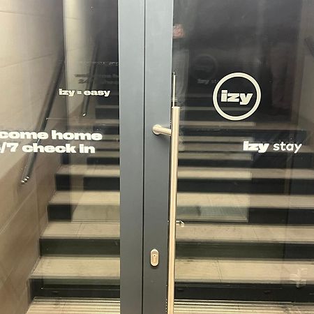 Izy Stay Hostel Bratislava Exterior foto
