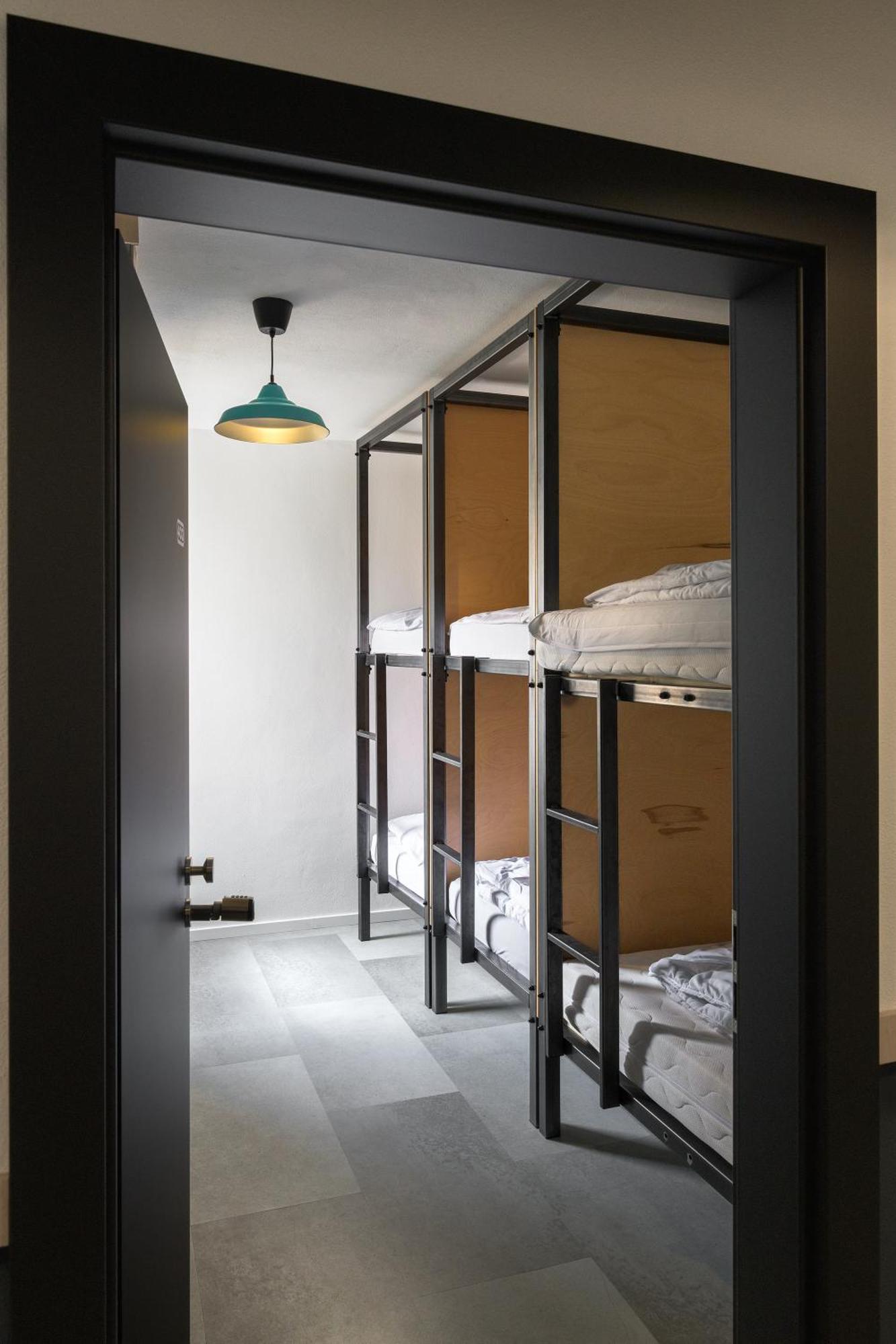 Izy Stay Hostel Bratislava Exterior foto