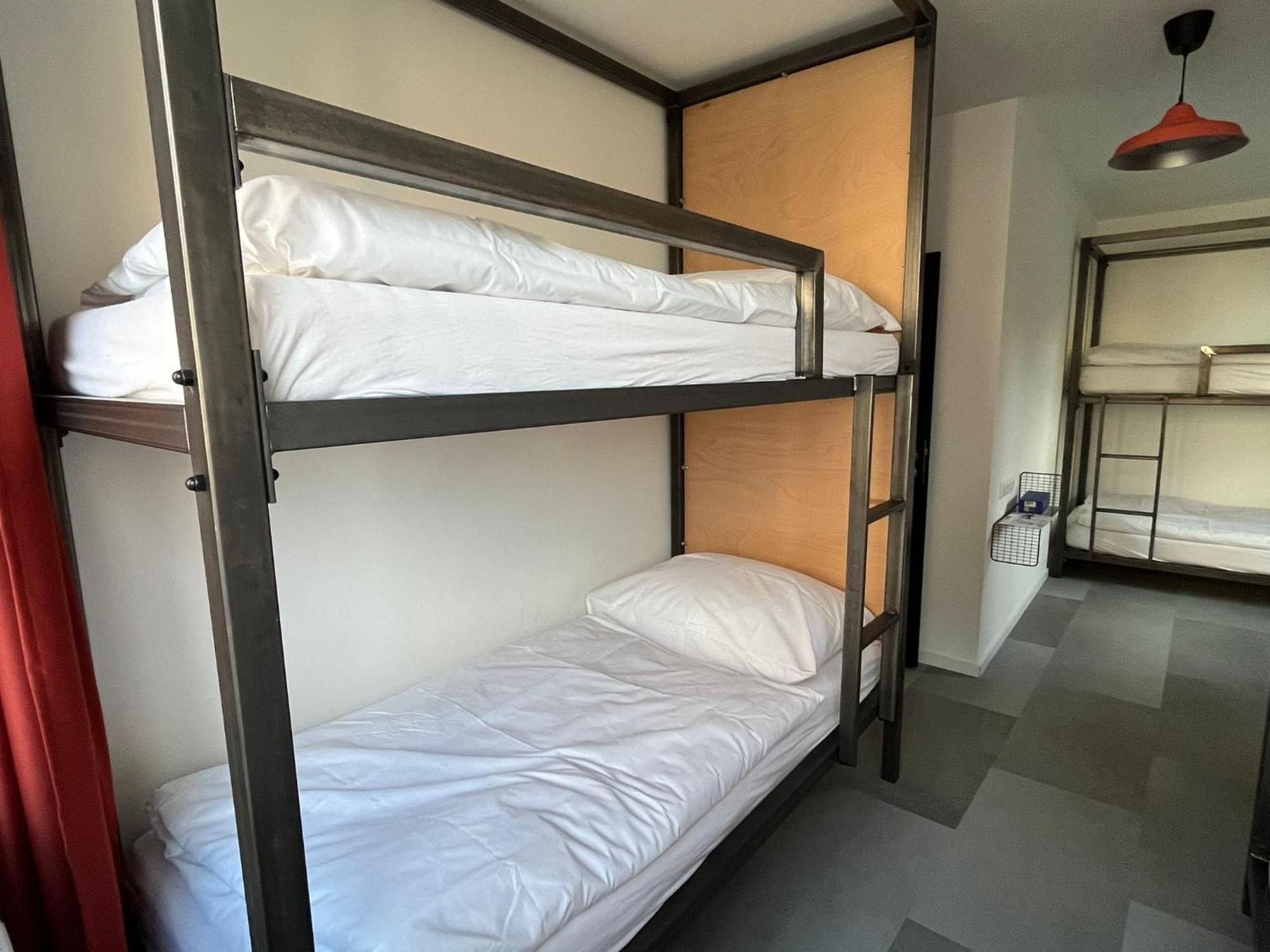 Izy Stay Hostel Bratislava Exterior foto
