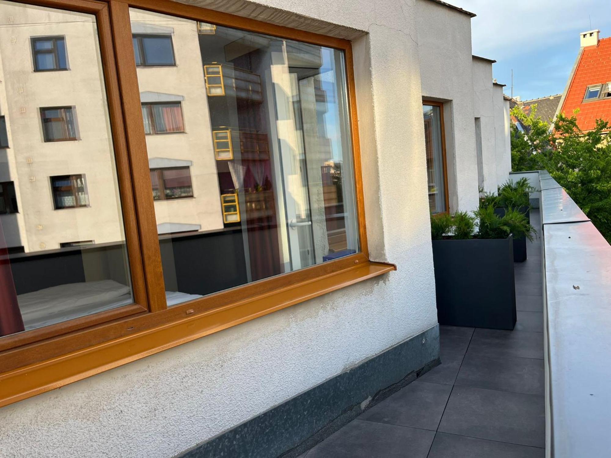 Izy Stay Hostel Bratislava Exterior foto