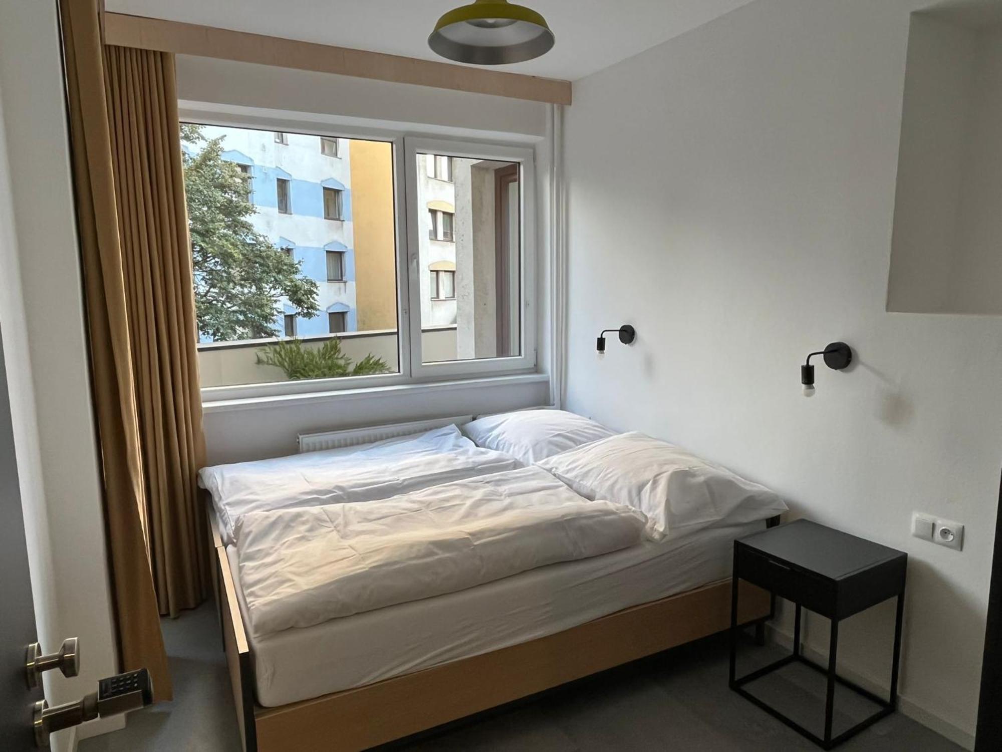 Izy Stay Hostel Bratislava Exterior foto
