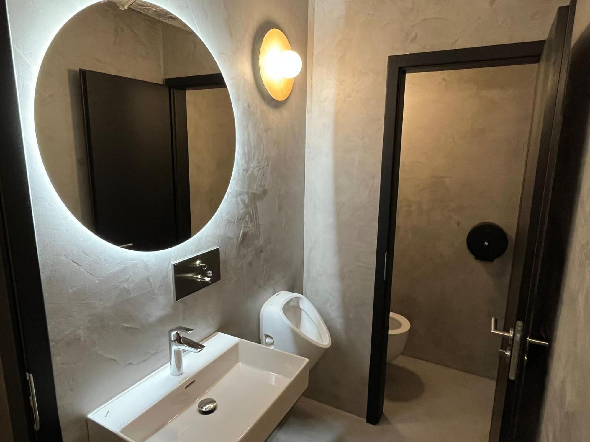 Izy Stay Hostel Bratislava Exterior foto
