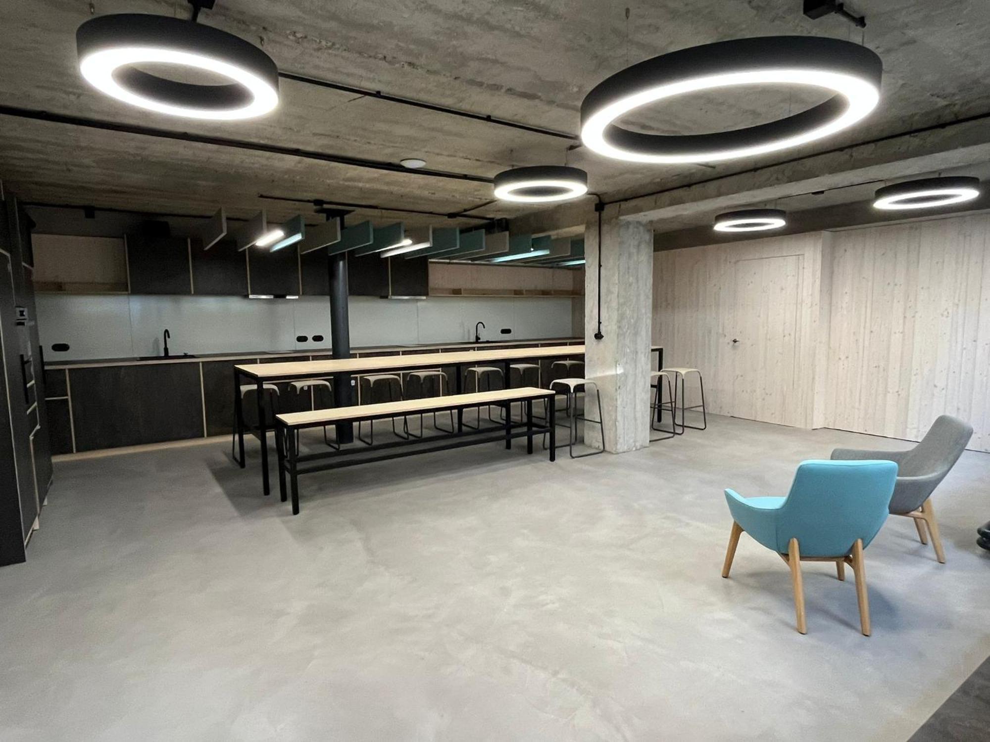 Izy Stay Hostel Bratislava Exterior foto