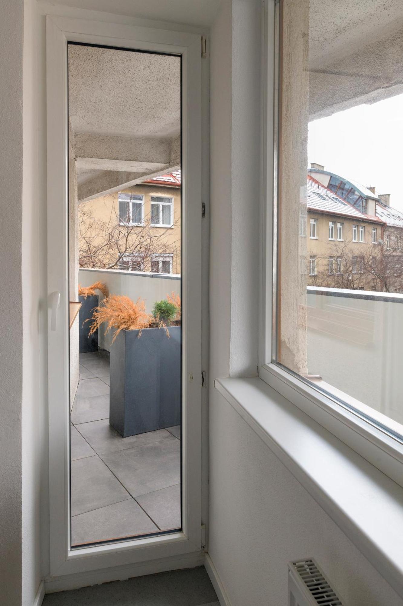 Izy Stay Hostel Bratislava Exterior foto